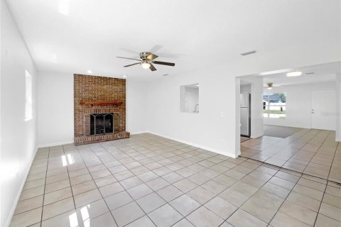 House in Deltona, Florida 3 bedrooms, 127.09 sq.m. № 1630069 - photo 11