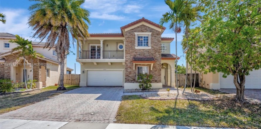House in Cutler Bay, Florida 4 bedrooms, 230.03 sq.m. № 1661524