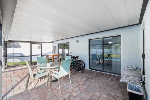 House in Tampa, Florida 3 bedrooms, 158.49 sq.m. № 1904529 - photo 24