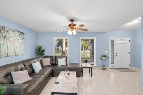 Villa ou maison à louer à Tampa, Floride: 3 chambres, 158.49 m2 № 1904529 - photo 6