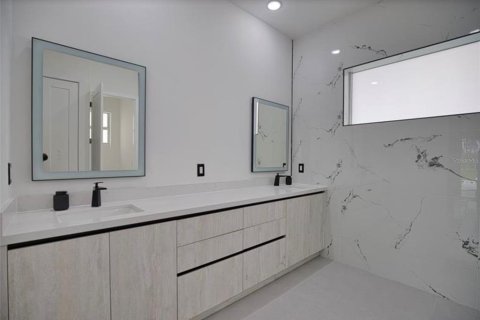 House in Rotonda, Florida 3 bedrooms, 209.68 sq.m. № 2213958 - photo 23