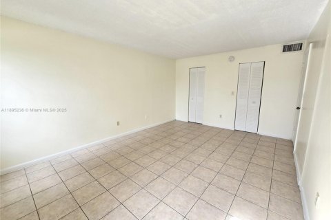 Купить кондоминиум в Лодерхилл, Флорида 1 спальня, 68.28м2, № 1947572 - фото 9