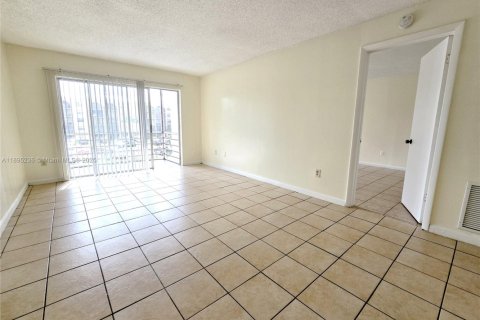 Купить кондоминиум в Лодерхилл, Флорида 1 спальня, 68.28м2, № 1947572 - фото 2