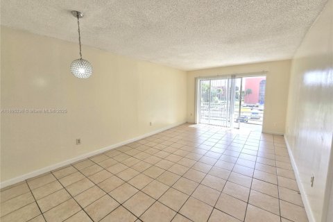 Купить кондоминиум в Лодерхилл, Флорида 1 спальня, 68.28м2, № 1947572 - фото 3