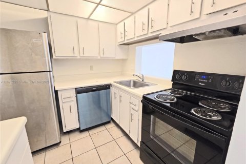 Купить кондоминиум в Лодерхилл, Флорида 1 спальня, 68.28м2, № 1947572 - фото 7