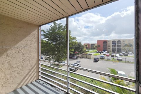 Купить кондоминиум в Лодерхилл, Флорида 1 спальня, 68.28м2, № 1947572 - фото 5