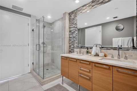 Condo in Sunny Isles Beach, Florida, 2 bedrooms  № 2087947 - photo 29