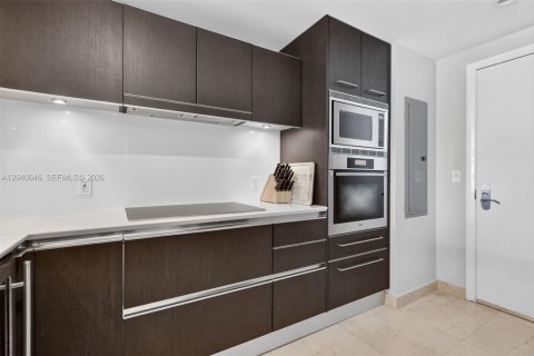 Condo in Sunny Isles Beach, Florida, 2 bedrooms  № 2087947 - photo 11