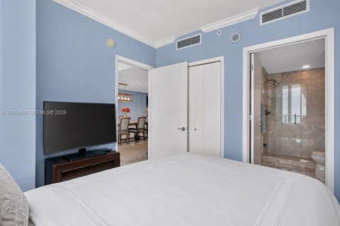 Condo in Sunny Isles Beach, Florida, 2 bedrooms  № 2087947 - photo 21