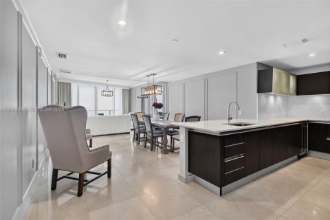 Condo in Sunny Isles Beach, Florida, 2 bedrooms  № 2087947 - photo 8