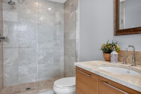 Condo in Sunny Isles Beach, Florida, 2 bedrooms  № 2087947 - photo 23