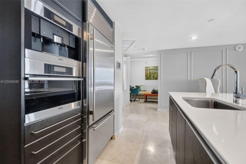 Condo in Sunny Isles Beach, Florida, 2 bedrooms  № 2087947 - photo 13