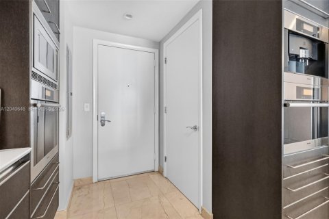 Condo in Sunny Isles Beach, Florida, 2 bedrooms  № 2087947 - photo 12