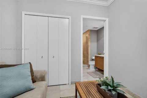 Condo in Sunny Isles Beach, Florida, 2 bedrooms  № 2087947 - photo 16