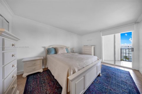 Condo in North Bay Village, Florida, 2 bedrooms  № 1955149 - photo 21