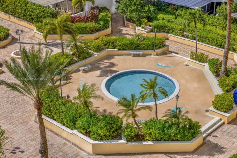 Condo in North Bay Village, Florida, 2 bedrooms  № 1955149 - photo 26