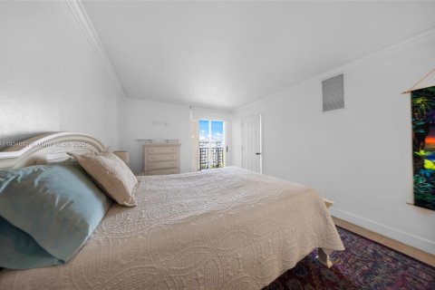 Condo in North Bay Village, Florida, 2 bedrooms  № 1955149 - photo 22