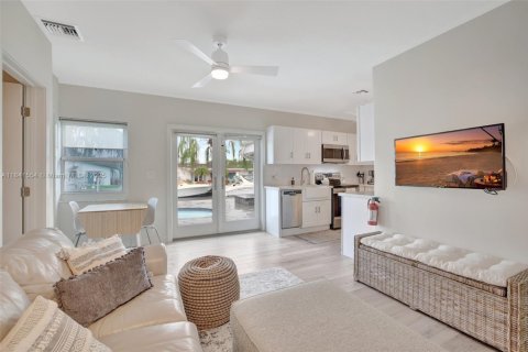 House in Dania Beach, Florida 3 bedrooms, 261.06 sq.m. № 1836021 - photo 11