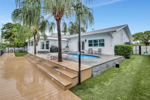 House in Dania Beach, Florida 3 bedrooms, 261.06 sq.m. № 1836021 - photo 23