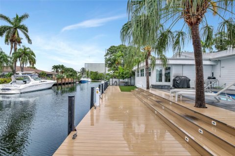 House in Dania Beach, Florida 3 bedrooms, 261.06 sq.m. № 1836021 - photo 13