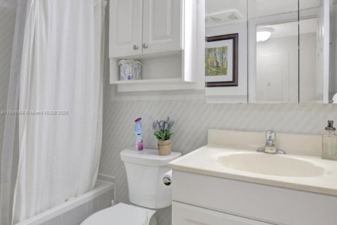 House in Dania Beach, Florida 3 bedrooms, 261.06 sq.m. № 1836021 - photo 18