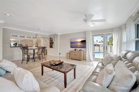 House in Dania Beach, Florida 3 bedrooms, 261.06 sq.m. № 1836021 - photo 5