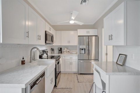 House in Dania Beach, Florida 3 bedrooms, 261.06 sq.m. № 1836021 - photo 20