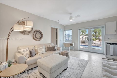 House in Dania Beach, Florida 3 bedrooms, 261.06 sq.m. № 1836021 - photo 10