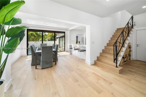 Villa ou maison à louer à Miami, Floride: 4 chambres, 242.1 m2 № 1998689 - photo 5