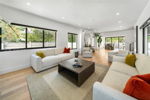 Villa ou maison à louer à Miami, Floride: 4 chambres, 242.1 m2 № 1998689 - photo 4