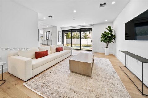 Villa ou maison à louer à Miami, Floride: 4 chambres, 242.1 m2 № 1998689 - photo 17