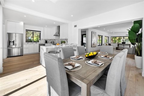 Villa ou maison à louer à Miami, Floride: 4 chambres, 242.1 m2 № 1998689 - photo 6