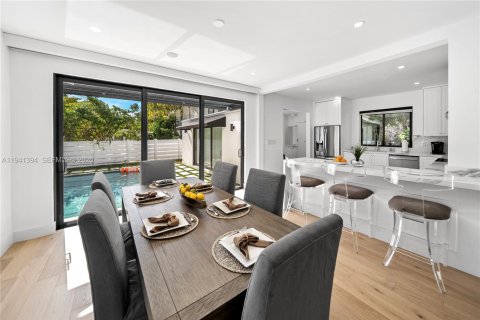 Villa ou maison à louer à Miami, Floride: 4 chambres, 242.1 m2 № 1998689 - photo 11