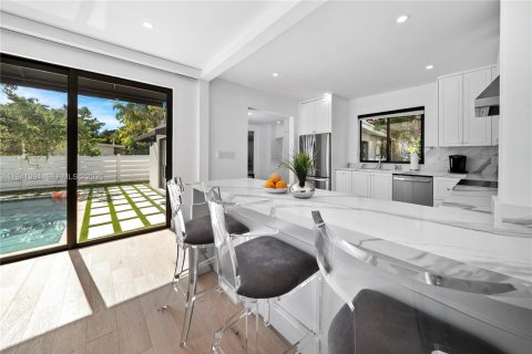 Villa ou maison à louer à Miami, Floride: 4 chambres, 242.1 m2 № 1998689 - photo 10