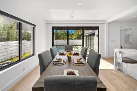 Villa ou maison à louer à Miami, Floride: 4 chambres, 242.1 m2 № 1998689 - photo 12