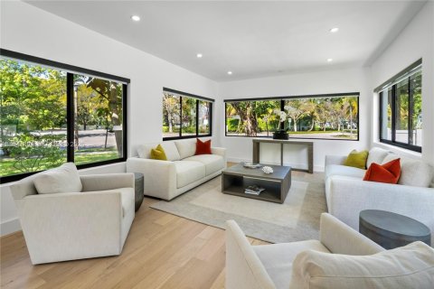 Villa ou maison à louer à Miami, Floride: 4 chambres, 242.1 m2 № 1998689 - photo 15