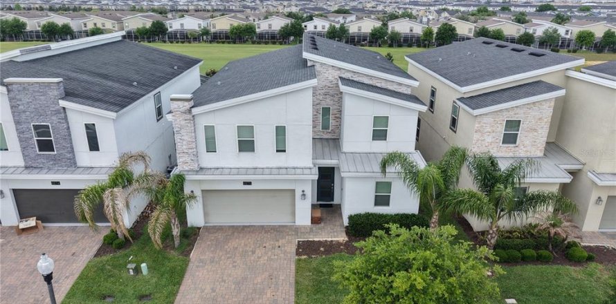 House in Davenport, Florida 9 bedrooms, 363.71 sq.m. № 2200910