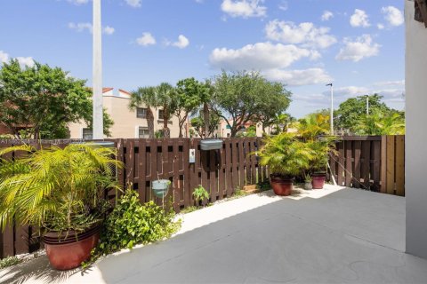 Condo in Miami, Florida, 2 bedrooms  № 1891670 - photo 29
