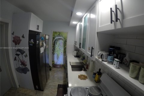 House in North Miami Beach, Florida 3 bedrooms, 80.45 sq.m. № 1944058 - photo 3