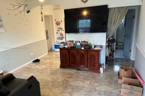 House in North Miami Beach, Florida 3 bedrooms, 80.45 sq.m. № 1944058 - photo 5