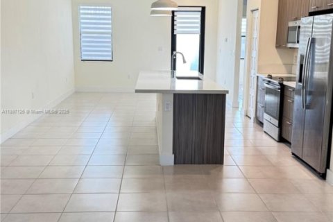 Condo in Doral, Florida, 3 bedrooms  № 1948575 - photo 7