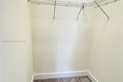 Condo in Doral, Florida, 3 bedrooms  № 1948575 - photo 16