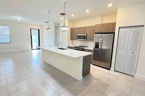 Condo in Doral, Florida, 3 bedrooms  № 1948575 - photo 3