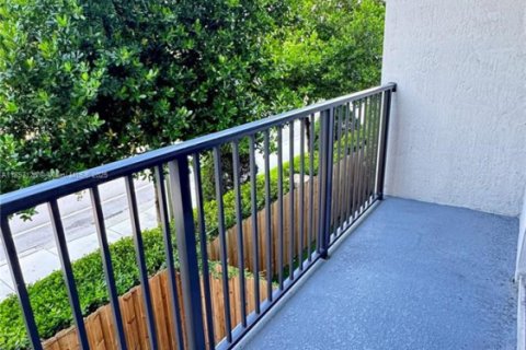 Condo in Doral, Florida, 3 bedrooms  № 1948575 - photo 19