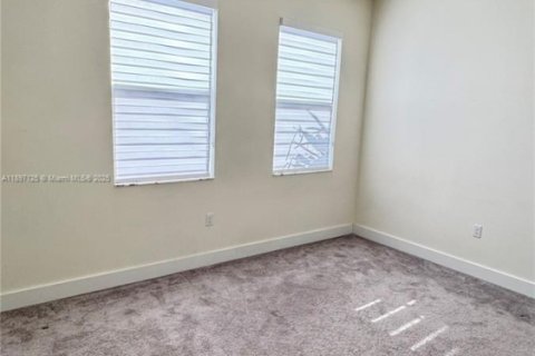 Condo in Doral, Florida, 3 bedrooms  № 1948575 - photo 10