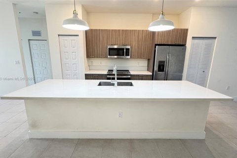 Condo in Doral, Florida, 3 bedrooms  № 1948575 - photo 4