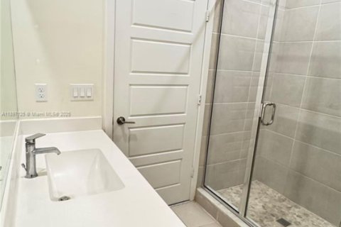 Condo in Doral, Florida, 3 bedrooms  № 1948575 - photo 15
