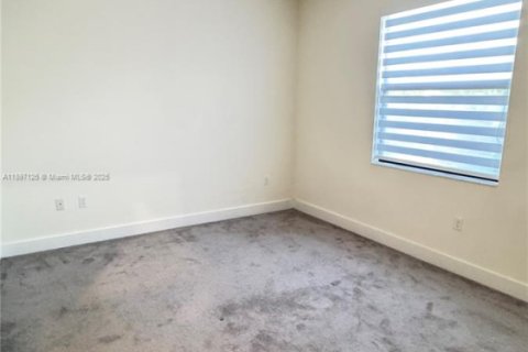 Condo in Doral, Florida, 3 bedrooms  № 1948575 - photo 13