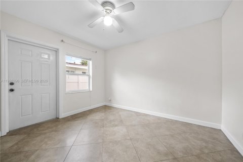House in Fort Lauderdale, Florida 23.23 sq.m. № 2058399 - photo 10