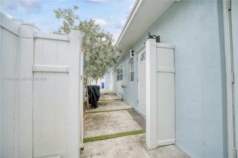 House in Fort Lauderdale, Florida 23.23 sq.m. № 2058399 - photo 19